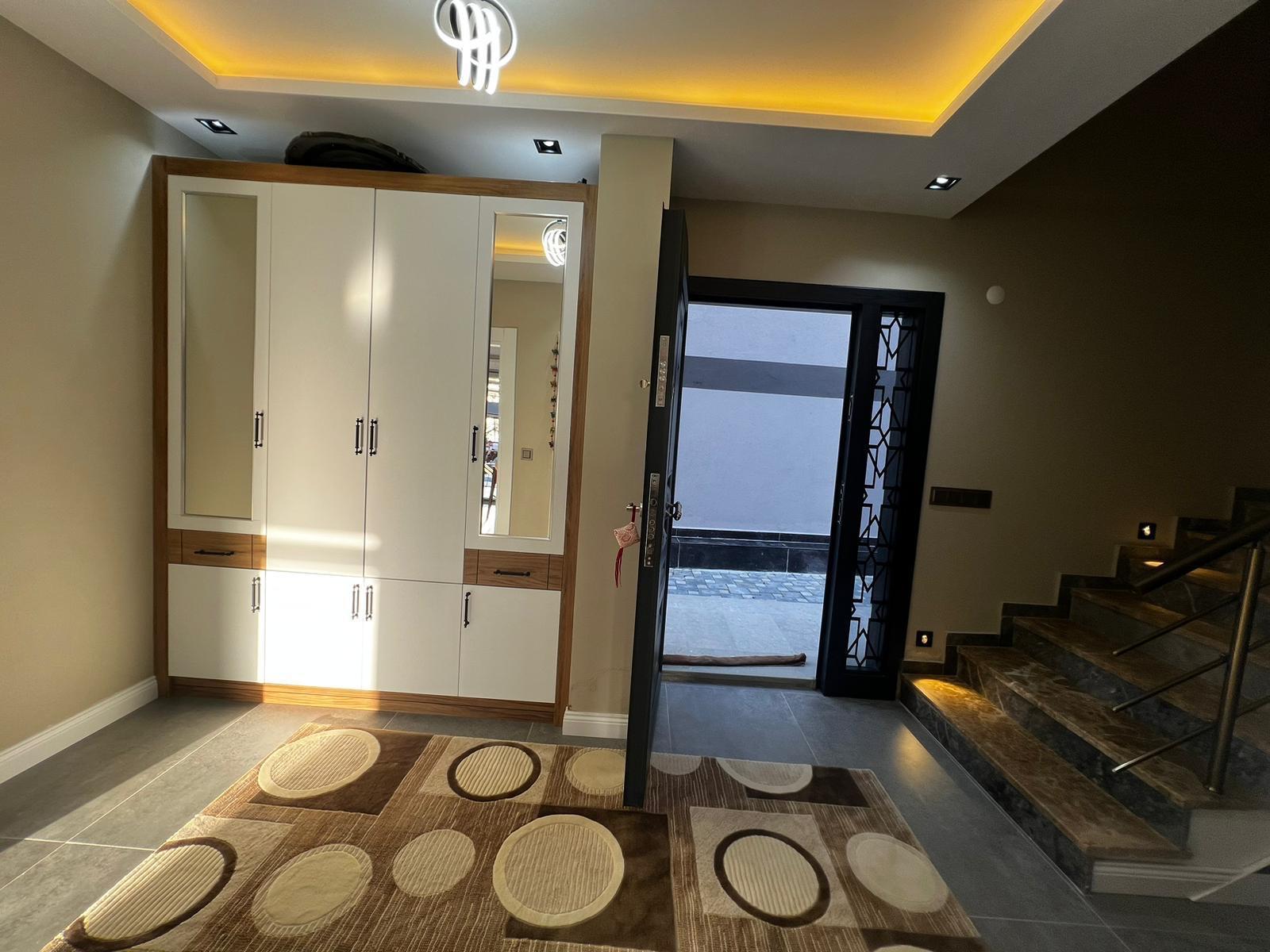 ARAKLI HÜRRİYET MAHALLESİNDE HAVUZLU LÜKS SATILIK VİLLALAR